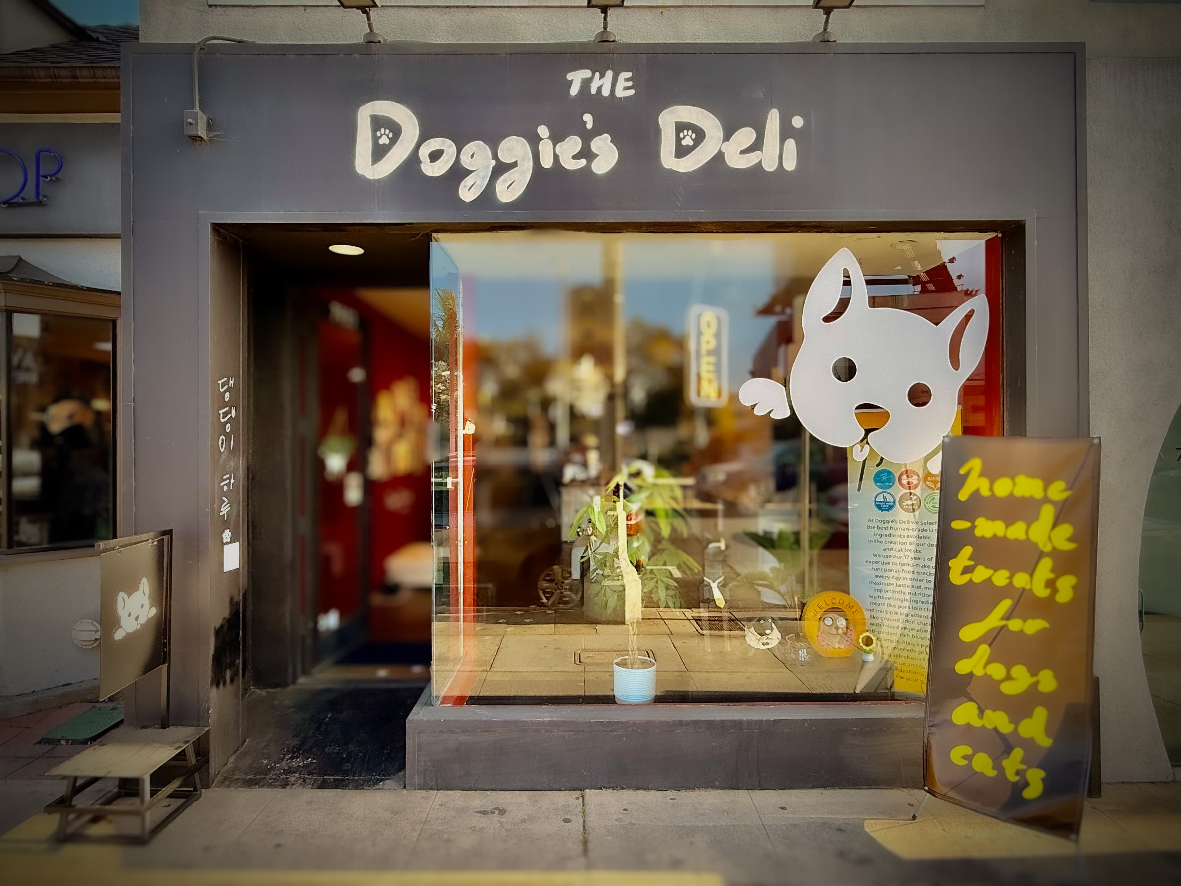 The Doggie's Deli